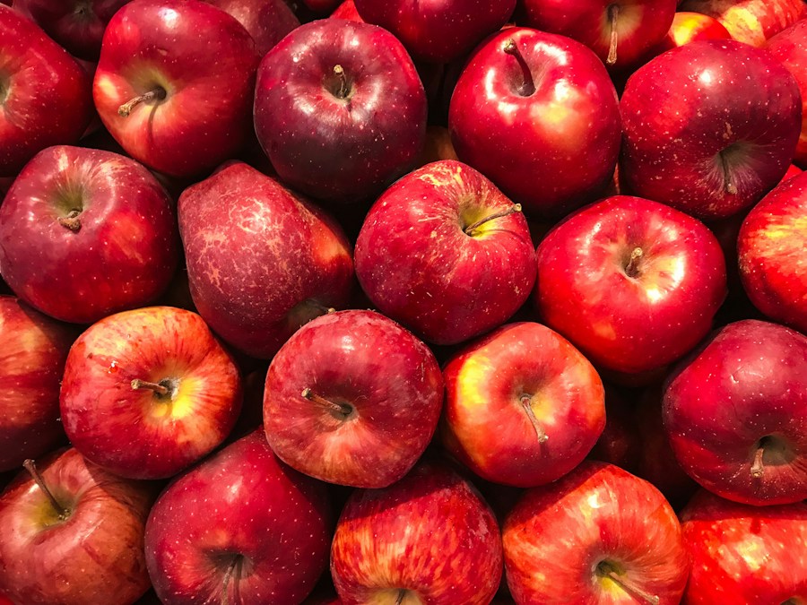 Rote und gelbe Äpfel